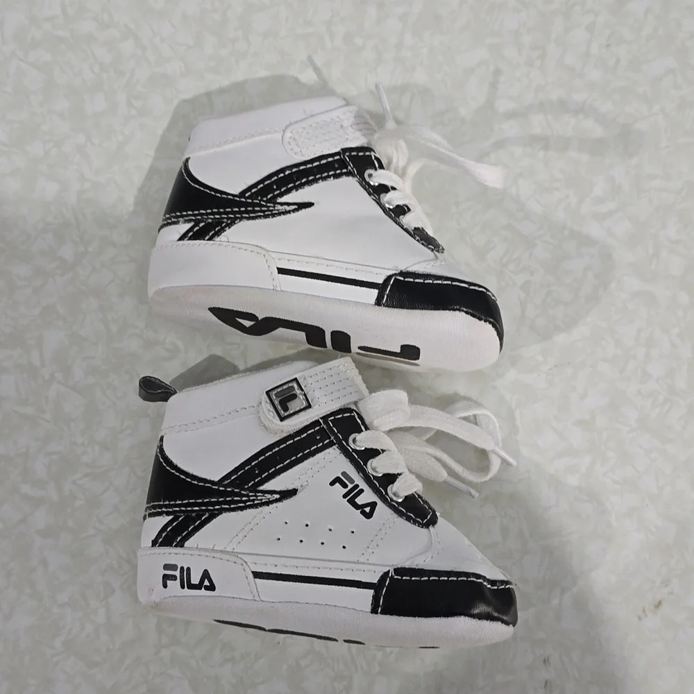 Fila crib shoes Size 5-8 months‎